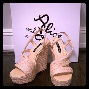 Alice + Olivia Tenley Women’s Wedge *NEVER WORN